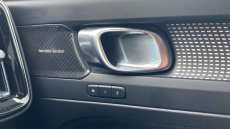 Volvo XC40 2.0 B3P Ultimate Dark 5dr Auto Petrol Estate